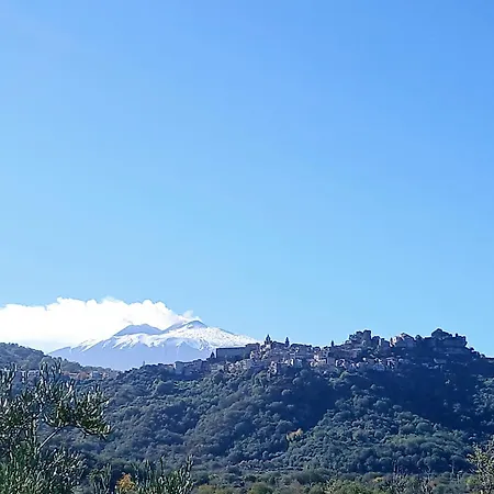 Laura Penzion Giardini Naxos
